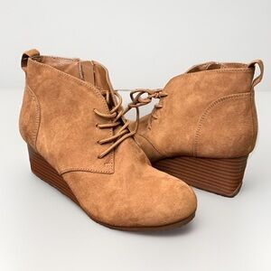 Kenneth Cole Reaction Deka Brown Suede Wedge Booties Lace Up Size 6